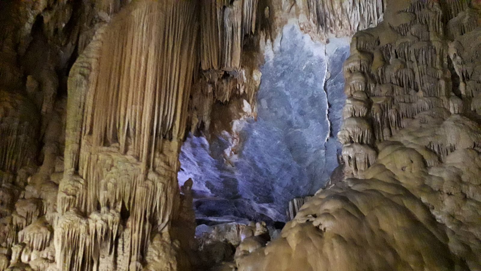 Tien Son cave